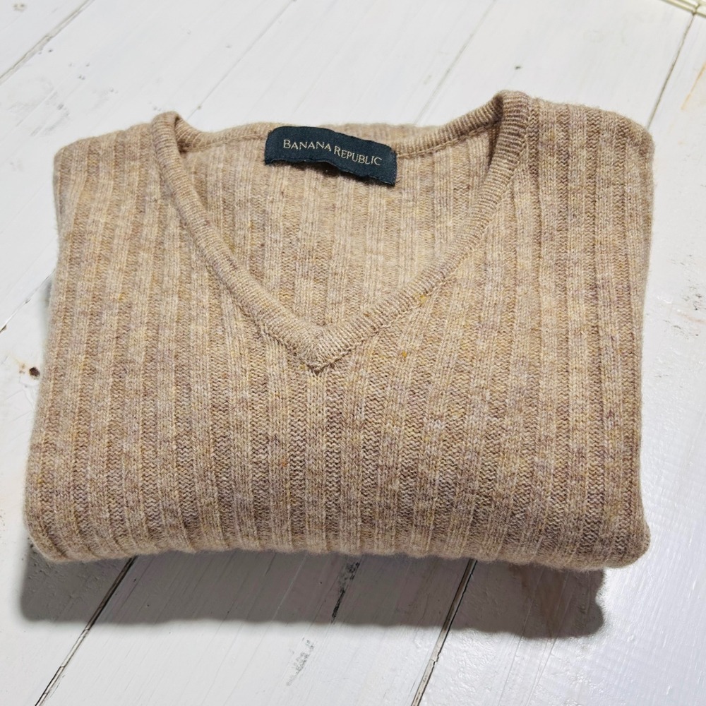 Banana Republic V-Neck Sweater Ribbed Knit Tan Neutral Classic Womens